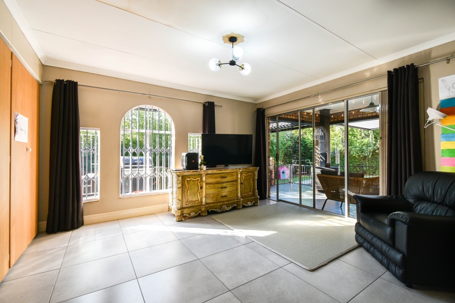 4 Bedroom Property for Sale in Garsfontein Gauteng