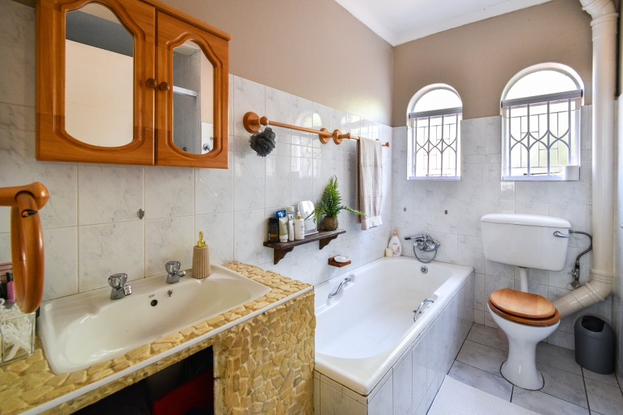 4 Bedroom Property for Sale in Garsfontein Gauteng