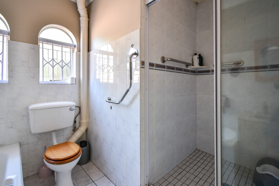 4 Bedroom Property for Sale in Garsfontein Gauteng