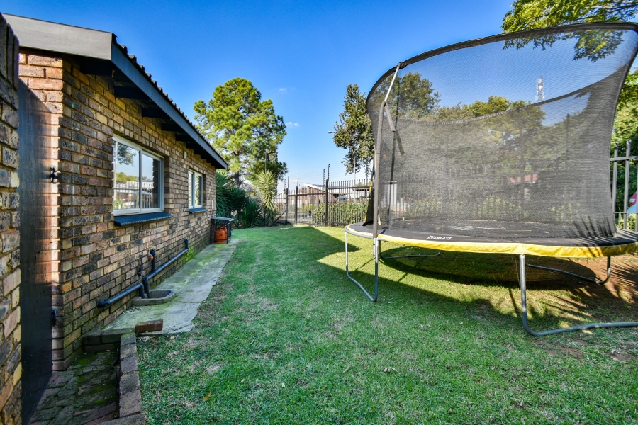 4 Bedroom Property for Sale in Garsfontein Gauteng