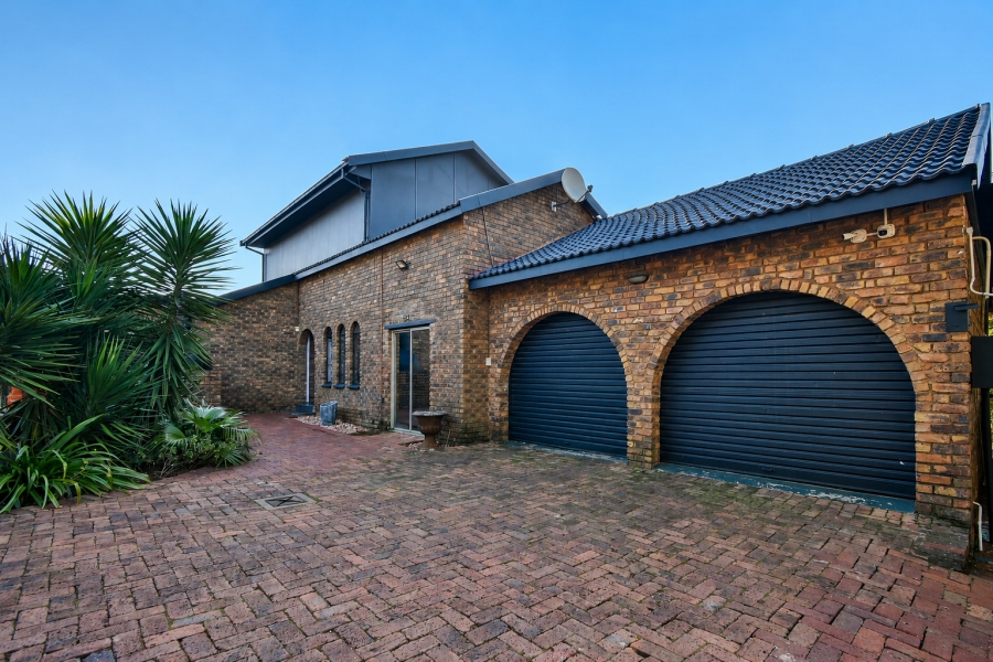 4 Bedroom Property for Sale in Garsfontein Gauteng