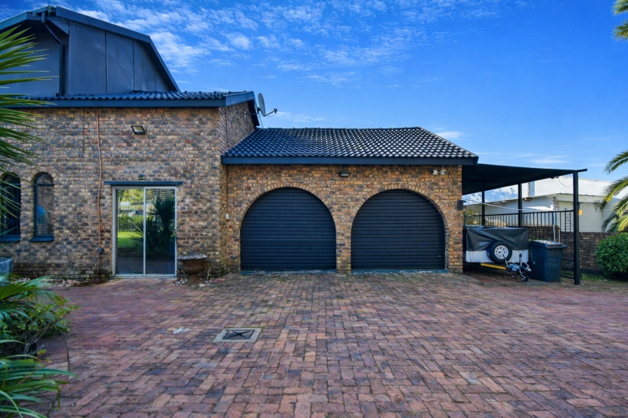 4 Bedroom Property for Sale in Garsfontein Gauteng