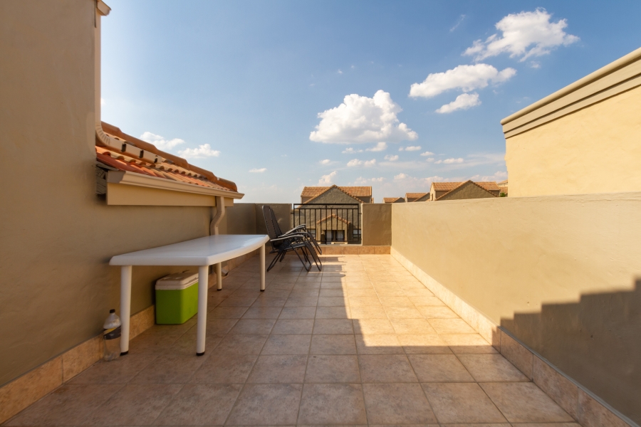 2 Bedroom Property for Sale in Lonehill Gauteng