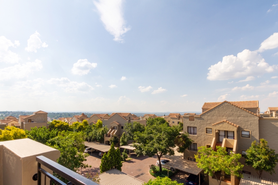 2 Bedroom Property for Sale in Lonehill Gauteng