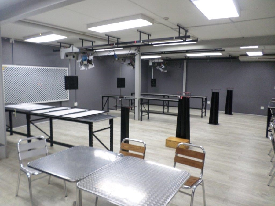 To Let Commercial Property for Rent in Randjespark Gauteng