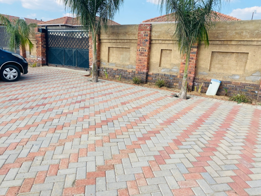 3 Bedroom Property for Sale in Glenway Estate Gauteng