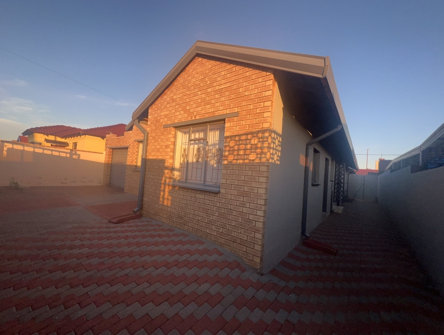 4 Bedroom Property for Sale in Kagiso Gauteng