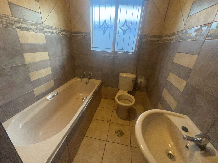 4 Bedroom Property for Sale in Kagiso Gauteng