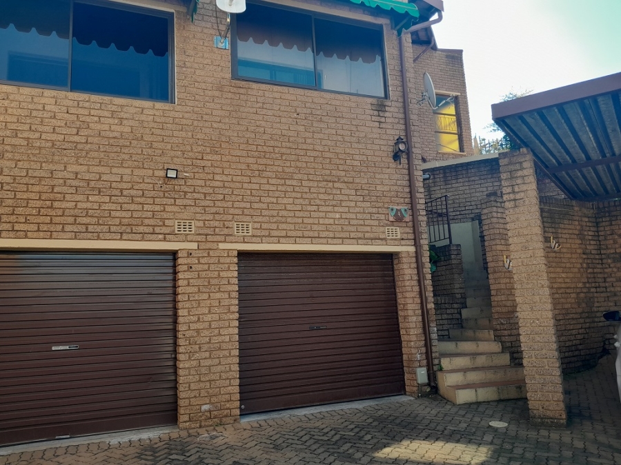 3 Bedroom Property for Sale in Oakdene Gauteng