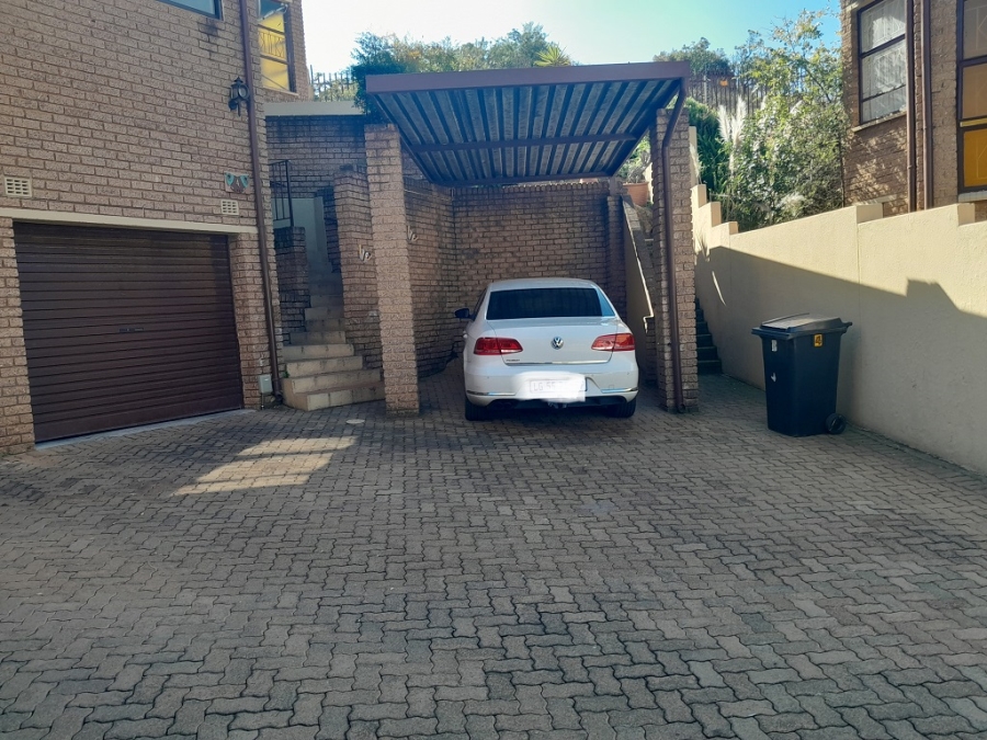 3 Bedroom Property for Sale in Oakdene Gauteng