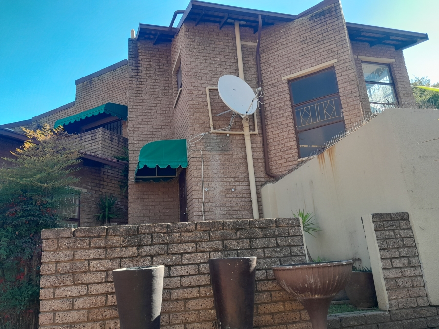 3 Bedroom Property for Sale in Oakdene Gauteng