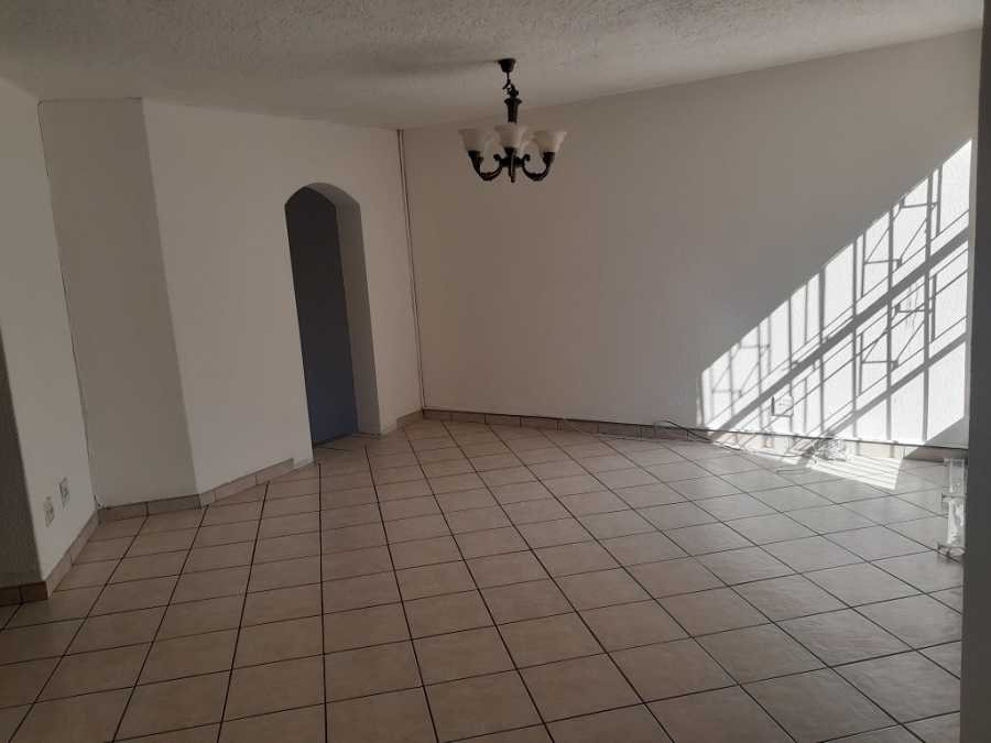 3 Bedroom Property for Sale in Oakdene Gauteng