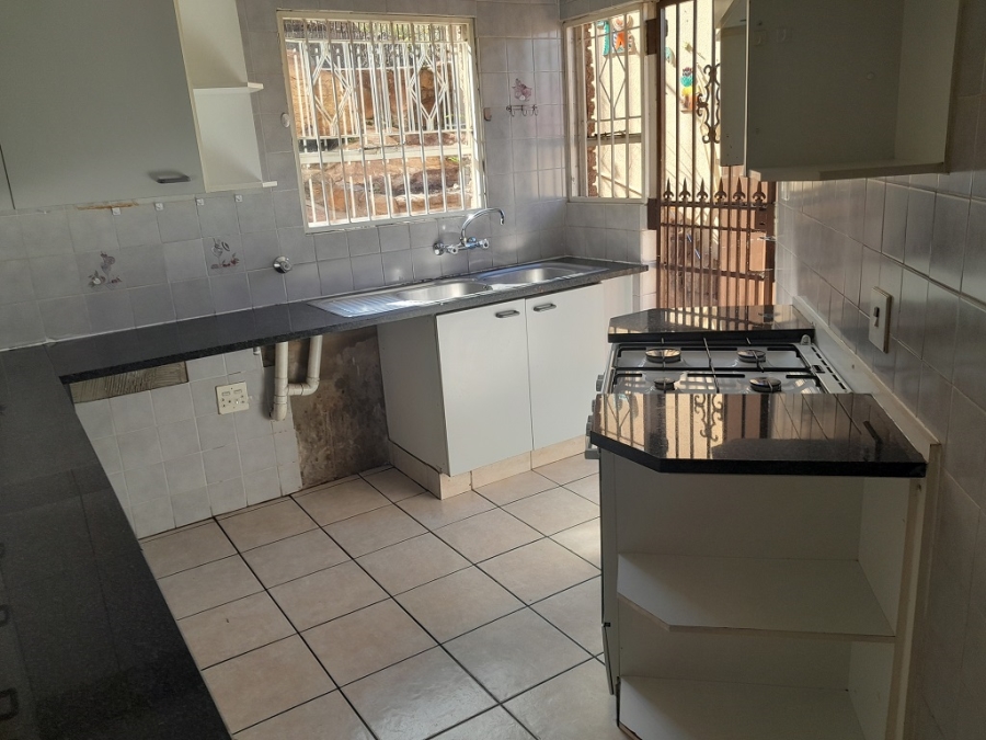 3 Bedroom Property for Sale in Oakdene Gauteng