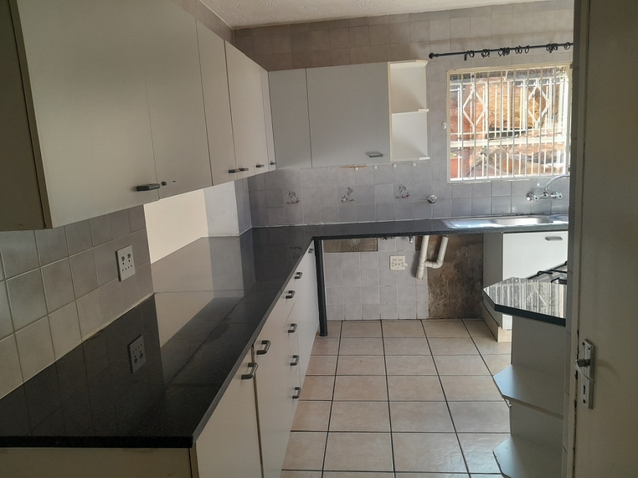 3 Bedroom Property for Sale in Oakdene Gauteng