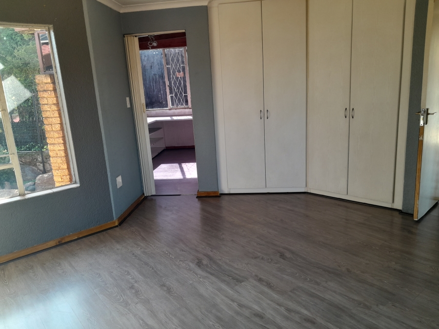3 Bedroom Property for Sale in Oakdene Gauteng