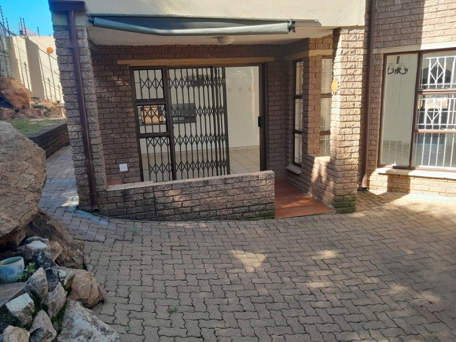 3 Bedroom Property for Sale in Oakdene Gauteng