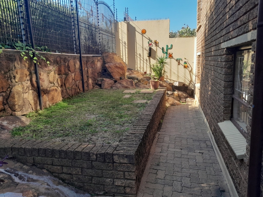 3 Bedroom Property for Sale in Oakdene Gauteng