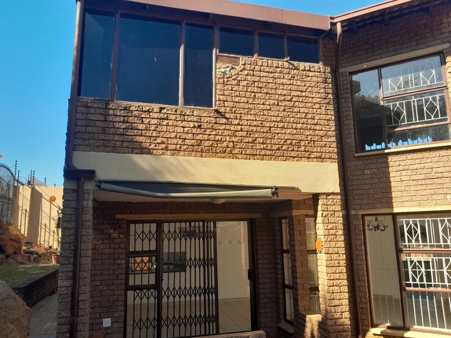 3 Bedroom Property for Sale in Oakdene Gauteng