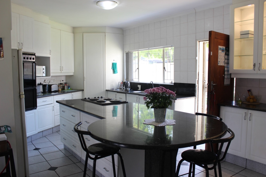 5 Bedroom Property for Sale in Glen Marais Gauteng