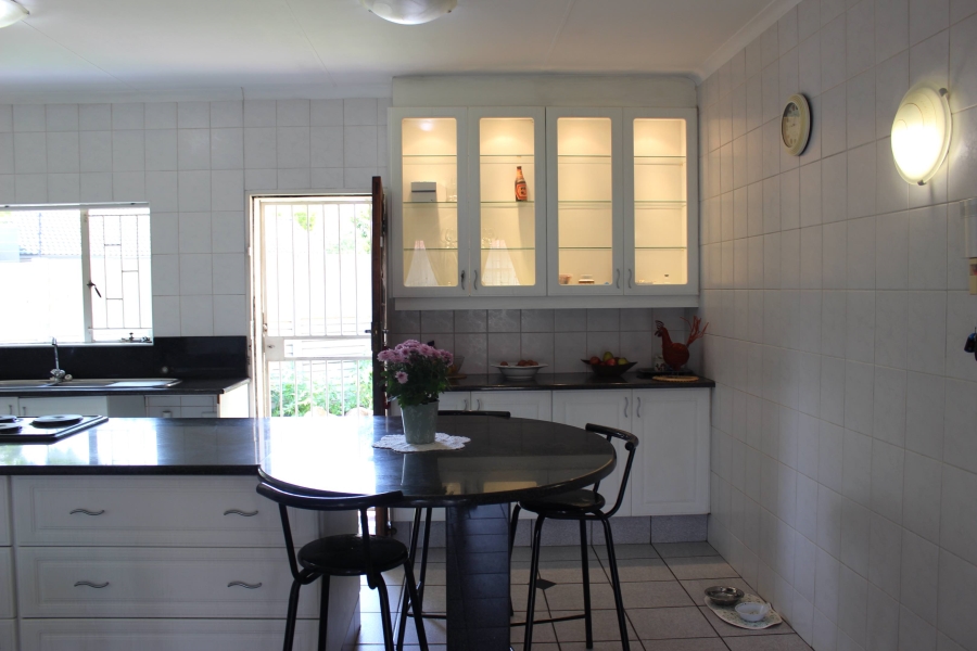 5 Bedroom Property for Sale in Glen Marais Gauteng