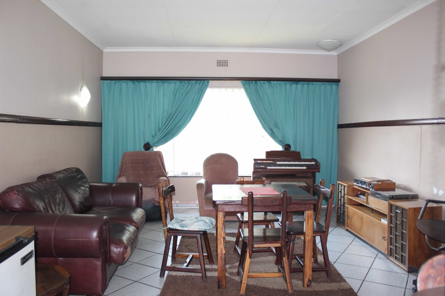5 Bedroom Property for Sale in Glen Marais Gauteng