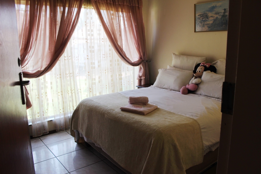 5 Bedroom Property for Sale in Glen Marais Gauteng