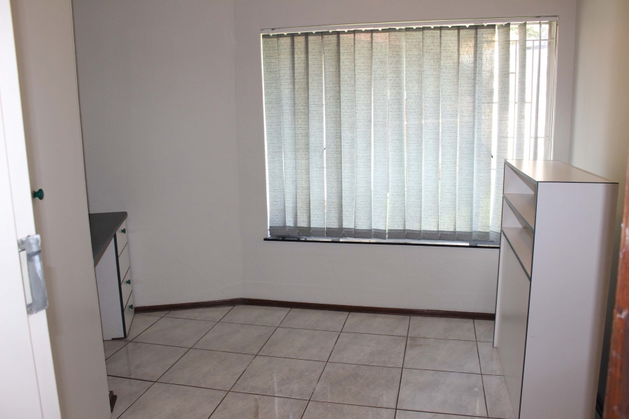 5 Bedroom Property for Sale in Glen Marais Gauteng