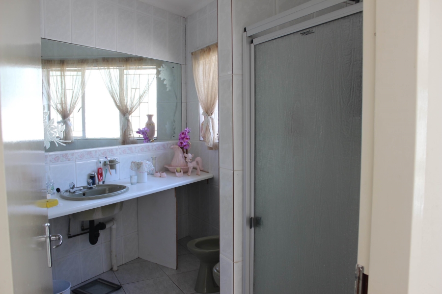 5 Bedroom Property for Sale in Glen Marais Gauteng