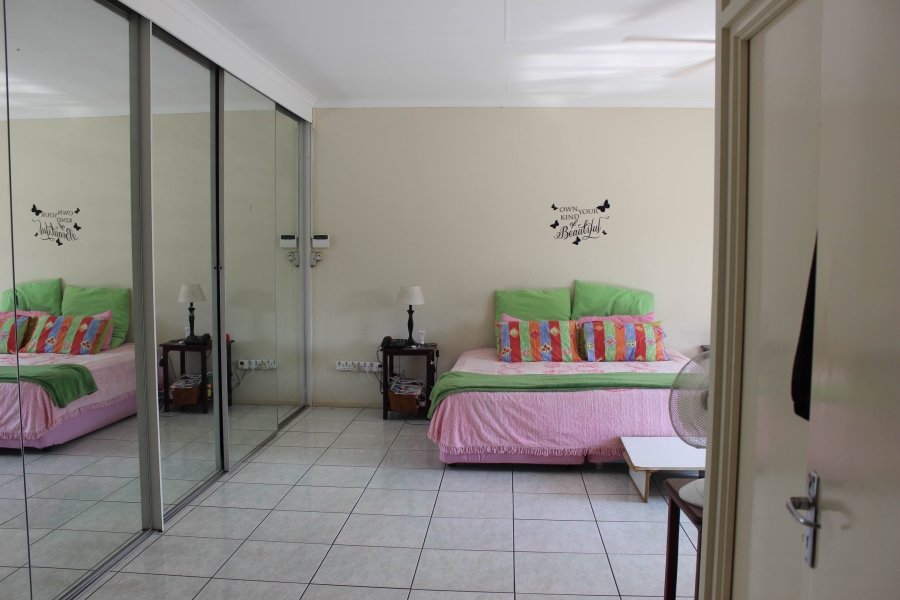 5 Bedroom Property for Sale in Glen Marais Gauteng