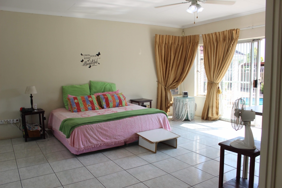 5 Bedroom Property for Sale in Glen Marais Gauteng