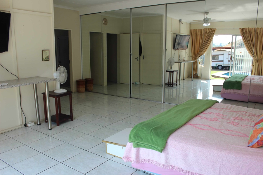 5 Bedroom Property for Sale in Glen Marais Gauteng