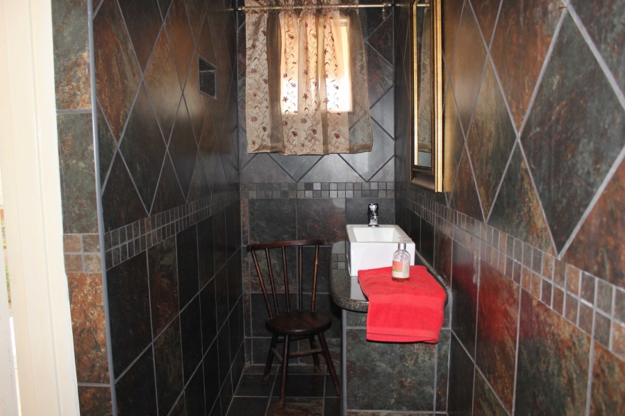 5 Bedroom Property for Sale in Glen Marais Gauteng