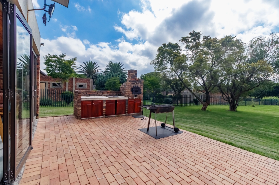 9 Bedroom Property for Sale in Austinview Gauteng