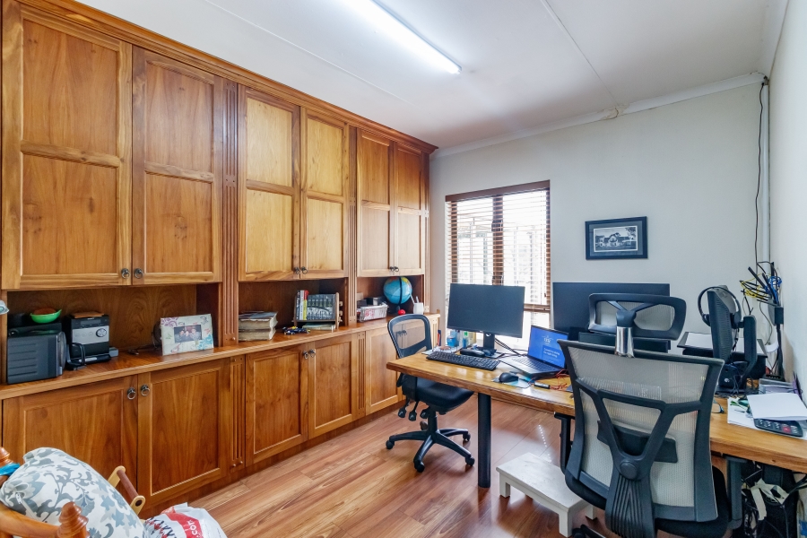 9 Bedroom Property for Sale in Austinview Gauteng