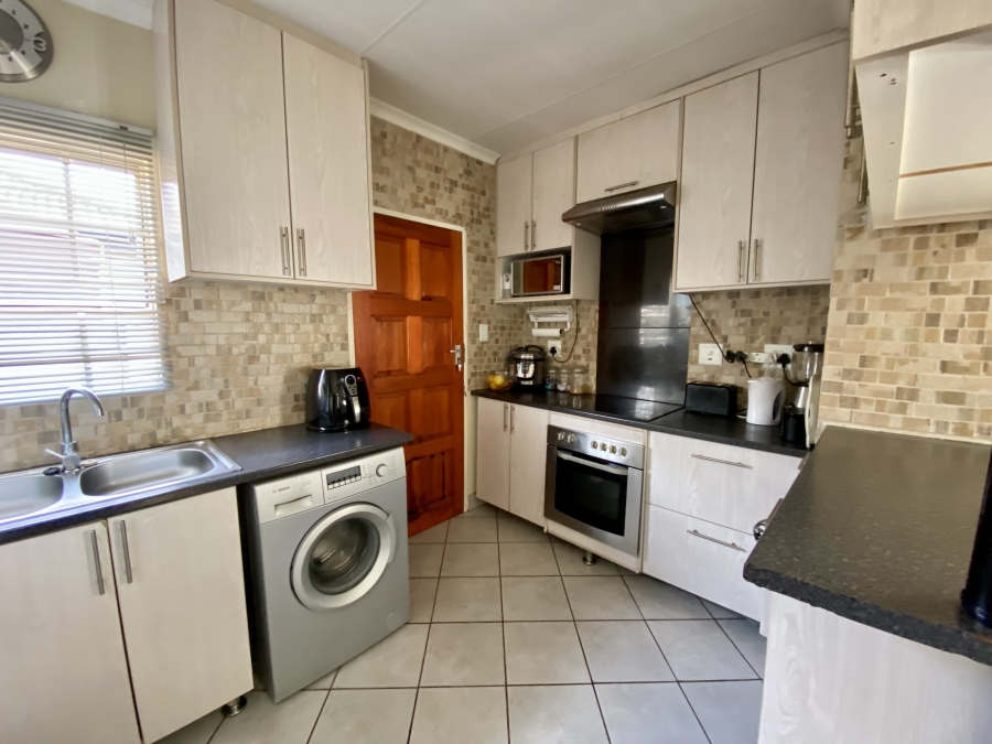 2 Bedroom Property for Sale in Kirkney Gauteng