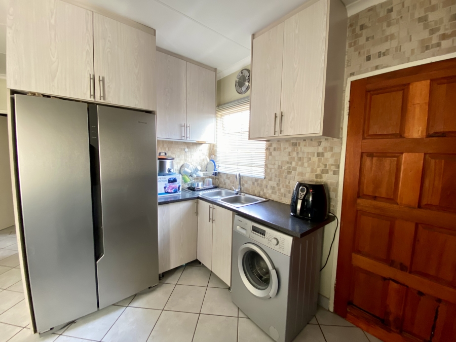 2 Bedroom Property for Sale in Kirkney Gauteng