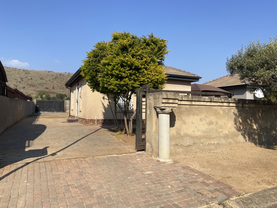 2 Bedroom Property for Sale in Kirkney Gauteng