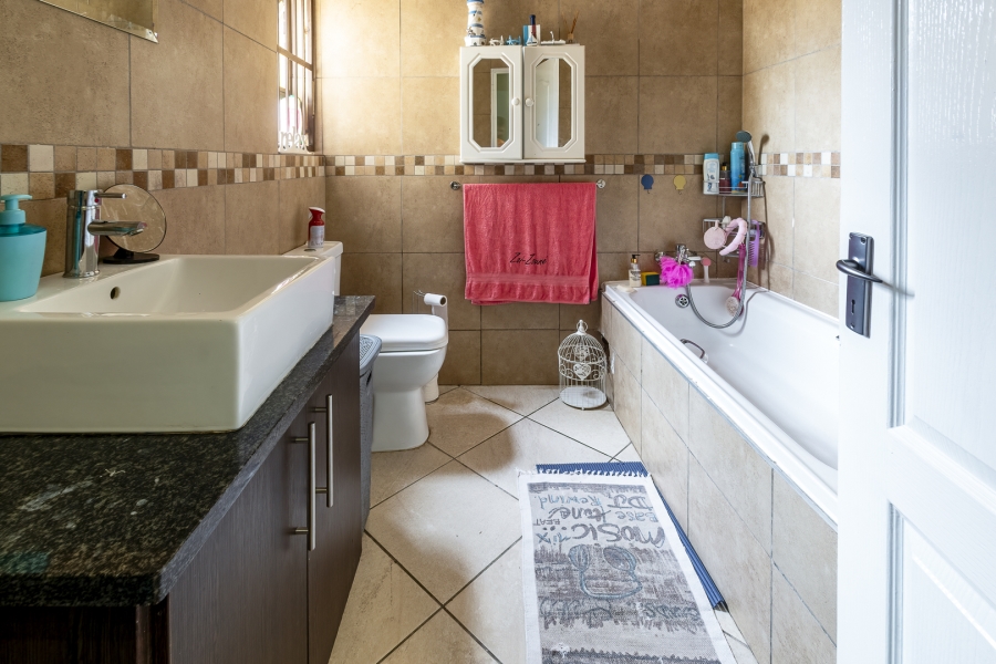 4 Bedroom Property for Sale in Val de Grace Gauteng