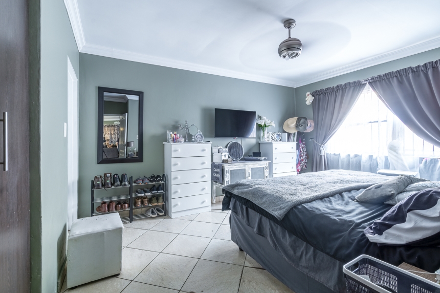 4 Bedroom Property for Sale in Val de Grace Gauteng