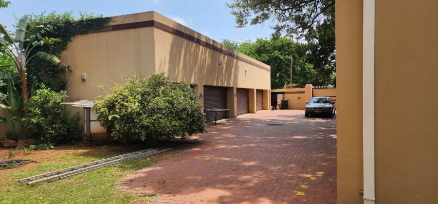 5 Bedroom Property for Sale in Larrendale Gauteng