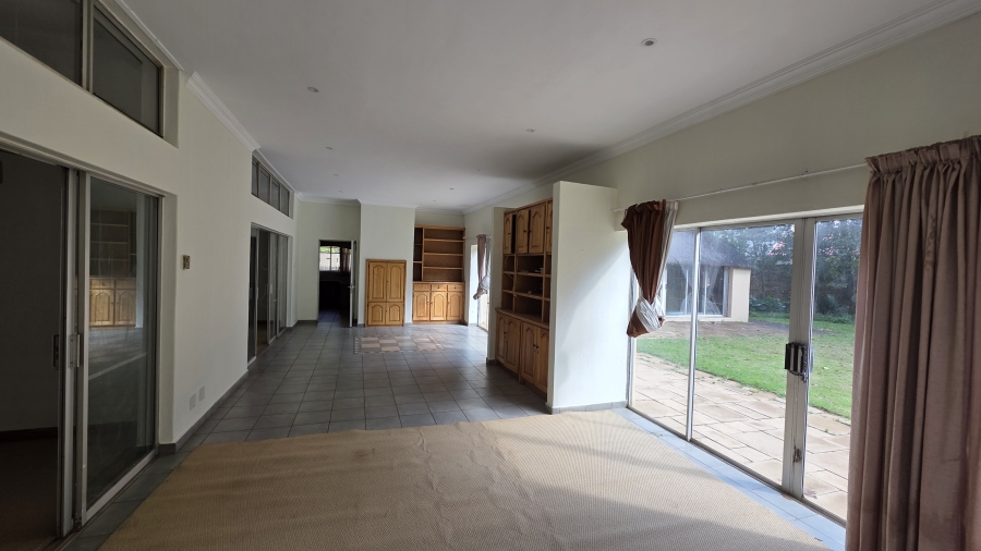 5 Bedroom Property for Sale in Larrendale Gauteng