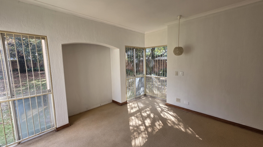 5 Bedroom Property for Sale in Larrendale Gauteng