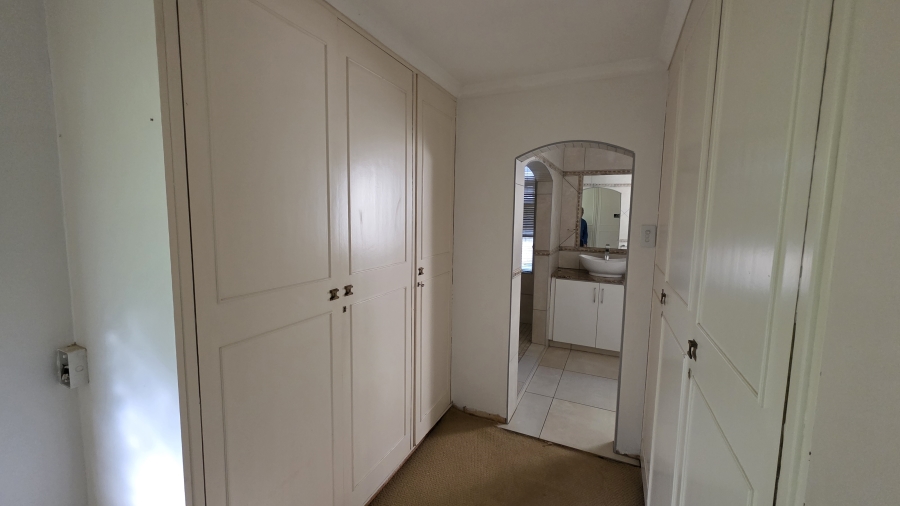 5 Bedroom Property for Sale in Larrendale Gauteng