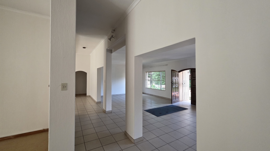 5 Bedroom Property for Sale in Larrendale Gauteng