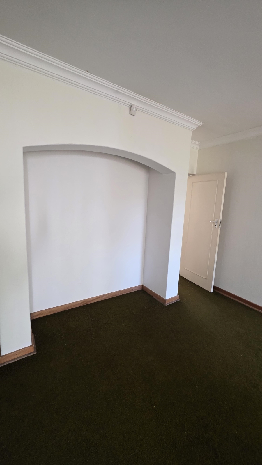 5 Bedroom Property for Sale in Larrendale Gauteng