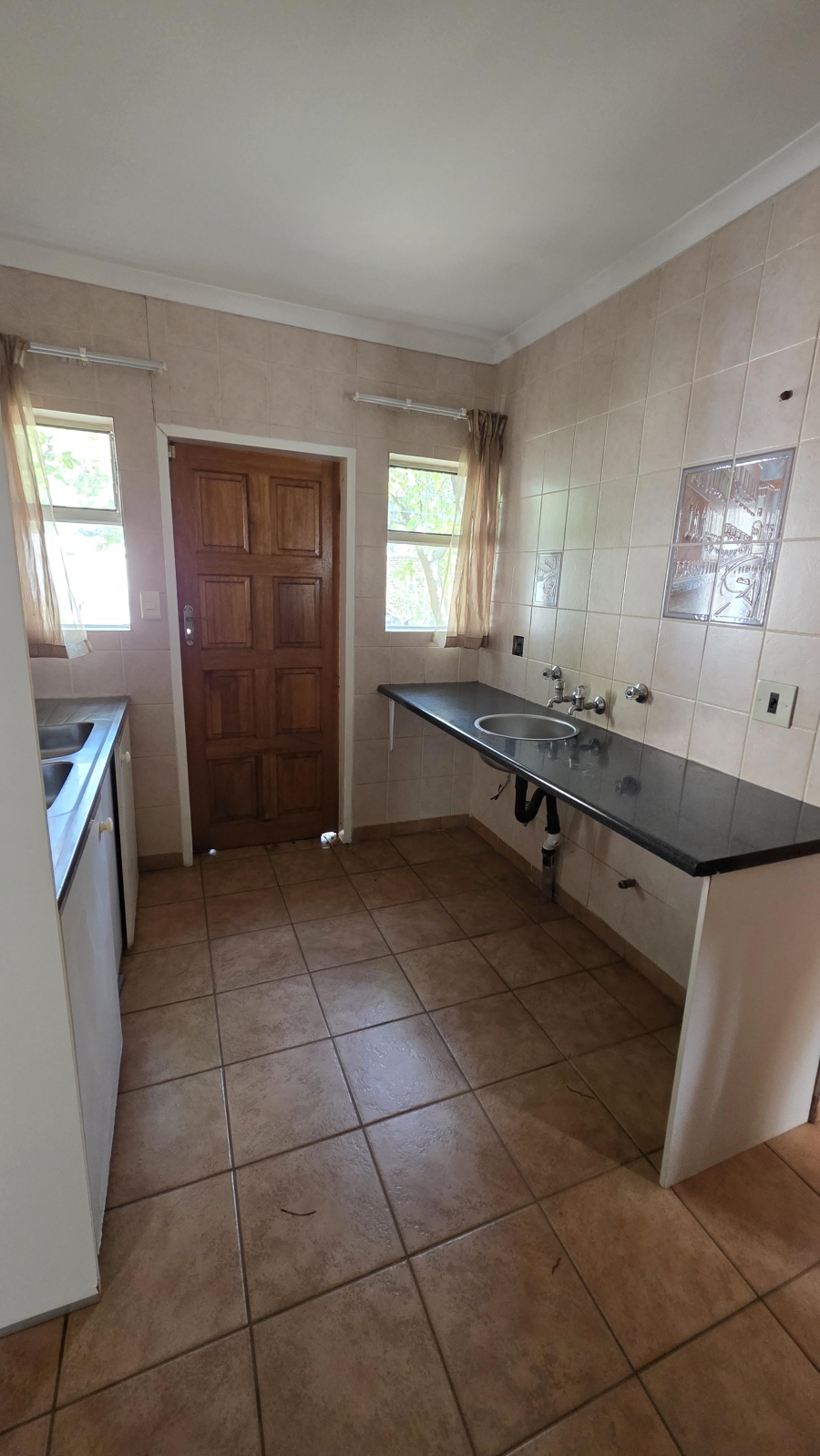 5 Bedroom Property for Sale in Larrendale Gauteng
