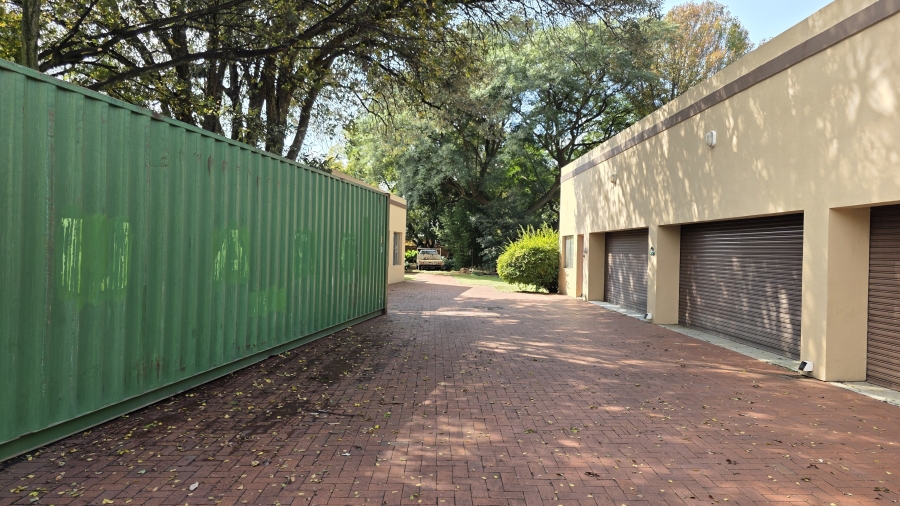 5 Bedroom Property for Sale in Larrendale Gauteng