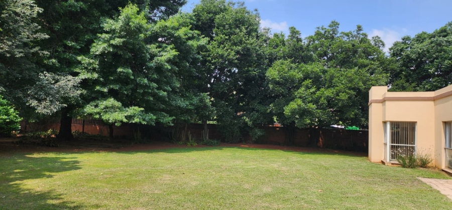 5 Bedroom Property for Sale in Larrendale Gauteng