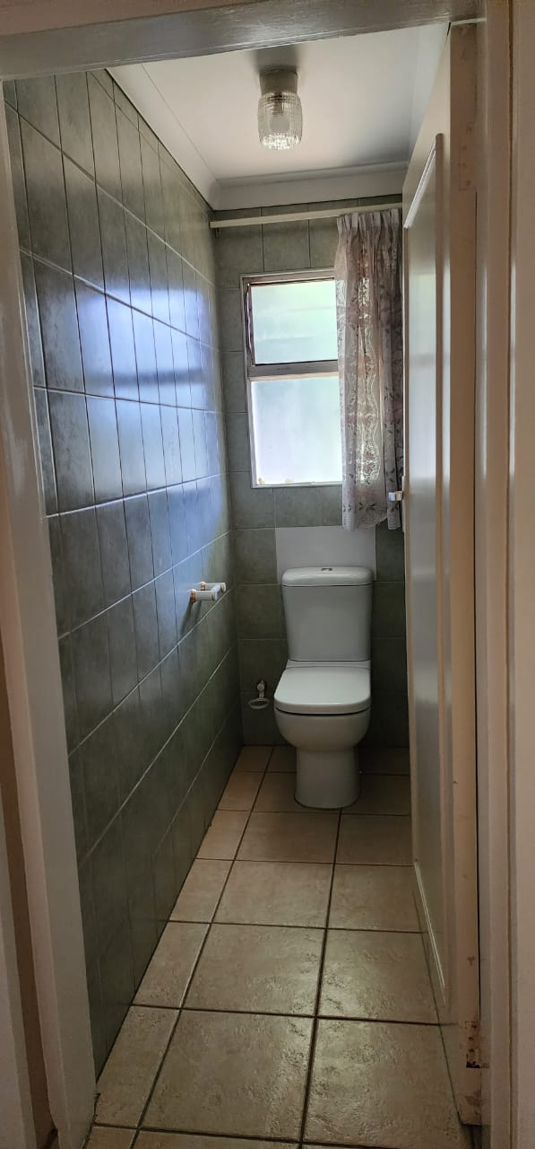 5 Bedroom Property for Sale in Larrendale Gauteng