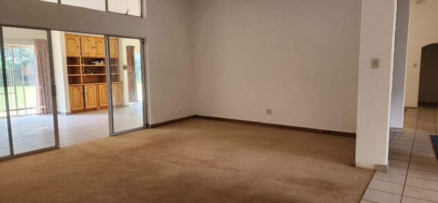 5 Bedroom Property for Sale in Larrendale Gauteng